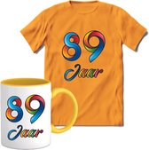 89 Jaar Vrolijke Verjaadag T-shirt met mok giftset Geel | Verjaardag cadeau pakket set | Grappig feest shirt Heren – Dames – Unisex kleding | Koffie en thee mok | Maat M