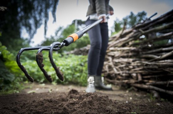 Fiskars Quikfit Hark - Tuingereedschap - Onkruidverwijderaars - Drietand Hark van Gehard Staal van Fiskars — afbeelding 5