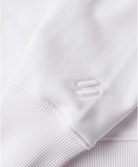Sweat blanc avec poignets côtelés et logo discret sur la manche.