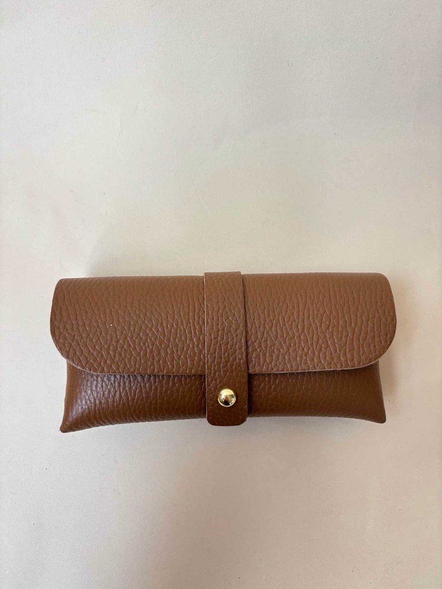 Zonnebrilhoes Cognac Mat - Echt leer 100% - 16 x 8 cm - Accessoire - Zonnebril - Modern - Hip - Trendy - Trendsetter Wauw - Fashion Trending Handig Gadget - Sunglasses Wallet - Zon - Lente Zomer - Accessoires - Dames - Heren - Kind - Brillenkoker