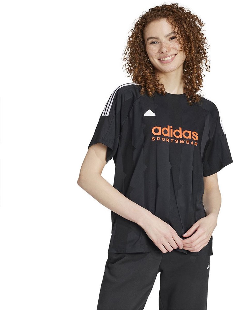 Adidas Tiro Q3 Boyfriend T-shirt Met Korte Mouwen S Vrouw Zwart