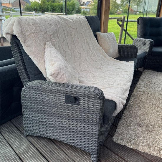 CUHOC Imitatie Bont Plaid 130x160 cm met 2 Sierkussens – Zacht Polyester – Luxe Kussen en Plaid Set voor Bank of Fauteuil – Woondecoratie - Zandkleur - BeigeTaupe - Warm Creme