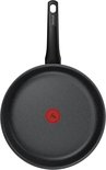 Zwarte Tefal koekenpan met antiaanbaklaag en rood T-logo in het midden.