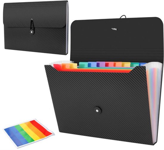 Zwarte projectmap met koolstofvezelpatroon, gesloten en open, met 13 kleurrijke tabbladen. Inclusief een regenboogsticker.