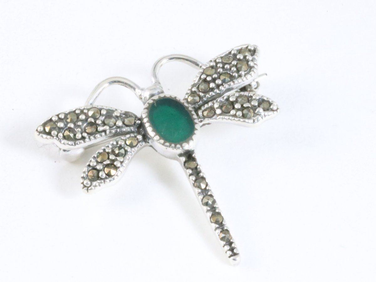 Zilveren libelle broche met jade en marcasiet