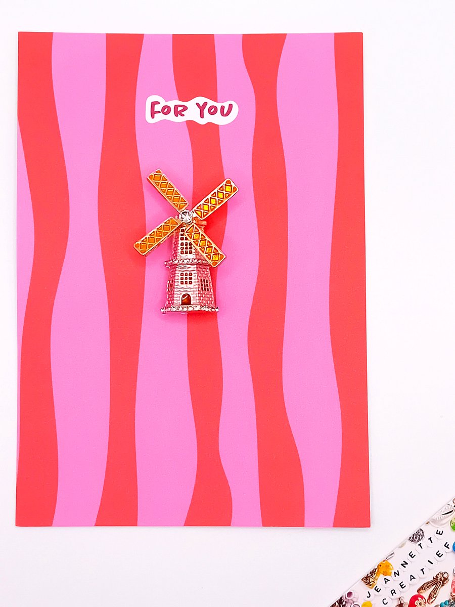 Jeannette-Creatief® - Holland - Broche met Molen Metallic Pink & Yellow Goud & Strass - Mill - Souvenir - Cadeautje - Souvenirs - Molen - Kaart Roze/Rood - Broche op Kaartje