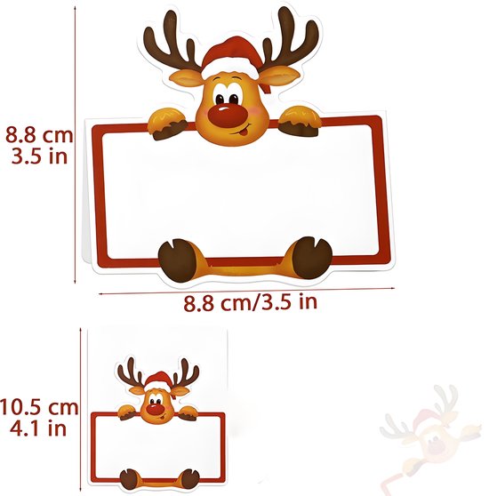 Twee rendier naamkaartjes, één groter (8.8 cm) en één kleiner (10.5 cm), met rendieren met kerstmuts en blanco bordje.