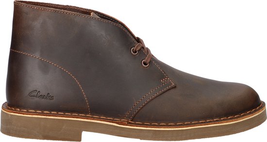 Donkerbruine leren desert boot met vetersluiting en crêpezool.