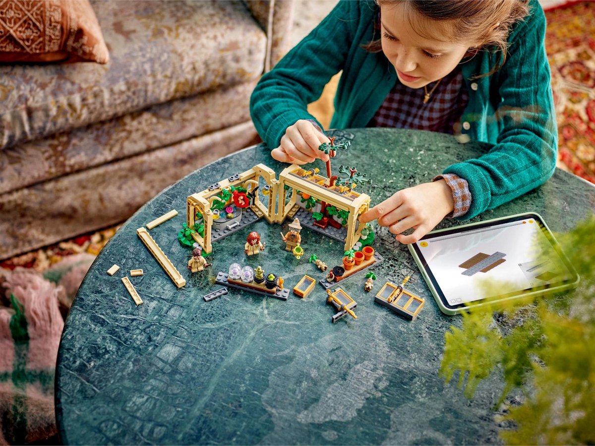 LEGO® Harry Potter™ Kasteel Zweinstein™: Kruidenkundeles - 76445 — afbeelding 19
