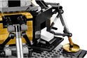Gedetailleerd deel van LEGO Maanlander met trap en gouden accenten.