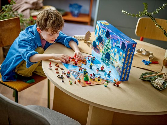 LEGO City Adventskalender 2023 met 24 Cadeautjes - 60381