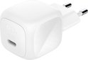 Witte Belkin 45W USB-C lader met stekkers.