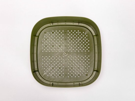 Groene, vierkante extra lade voor wormenhotel met geperforeerd rooster en verhoogde rand.