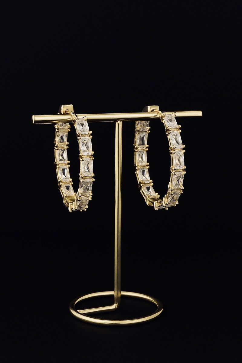Merlie oorbellen – Goudkleurige Hoepels met Zirkonia Steentjes – Goud verguld – Luxe & Elegant - 3 cm