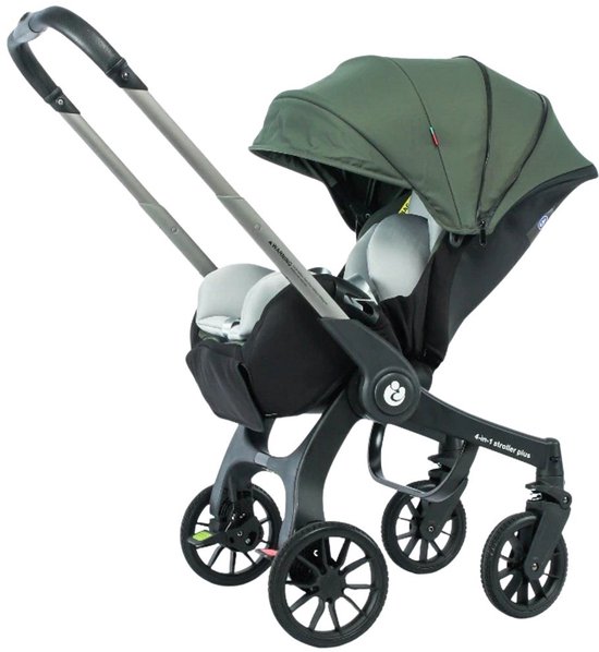Een groene en zwarte kinderwagen met vier wielen en een luifel.
