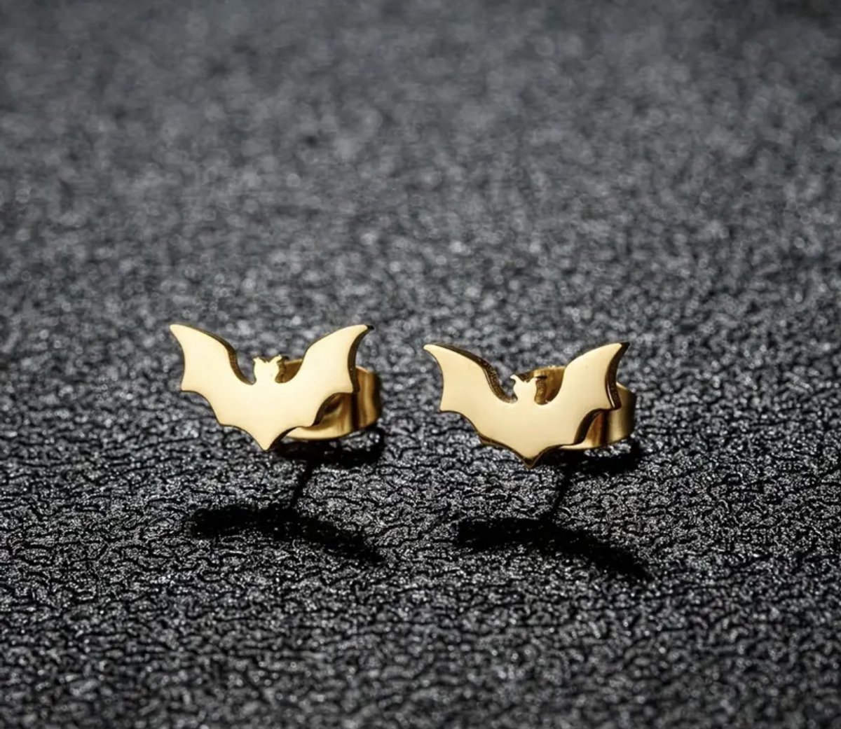 Vibe - vleermuis - Halloween - goud - oorbel - oorknop - juweel - geschenk
