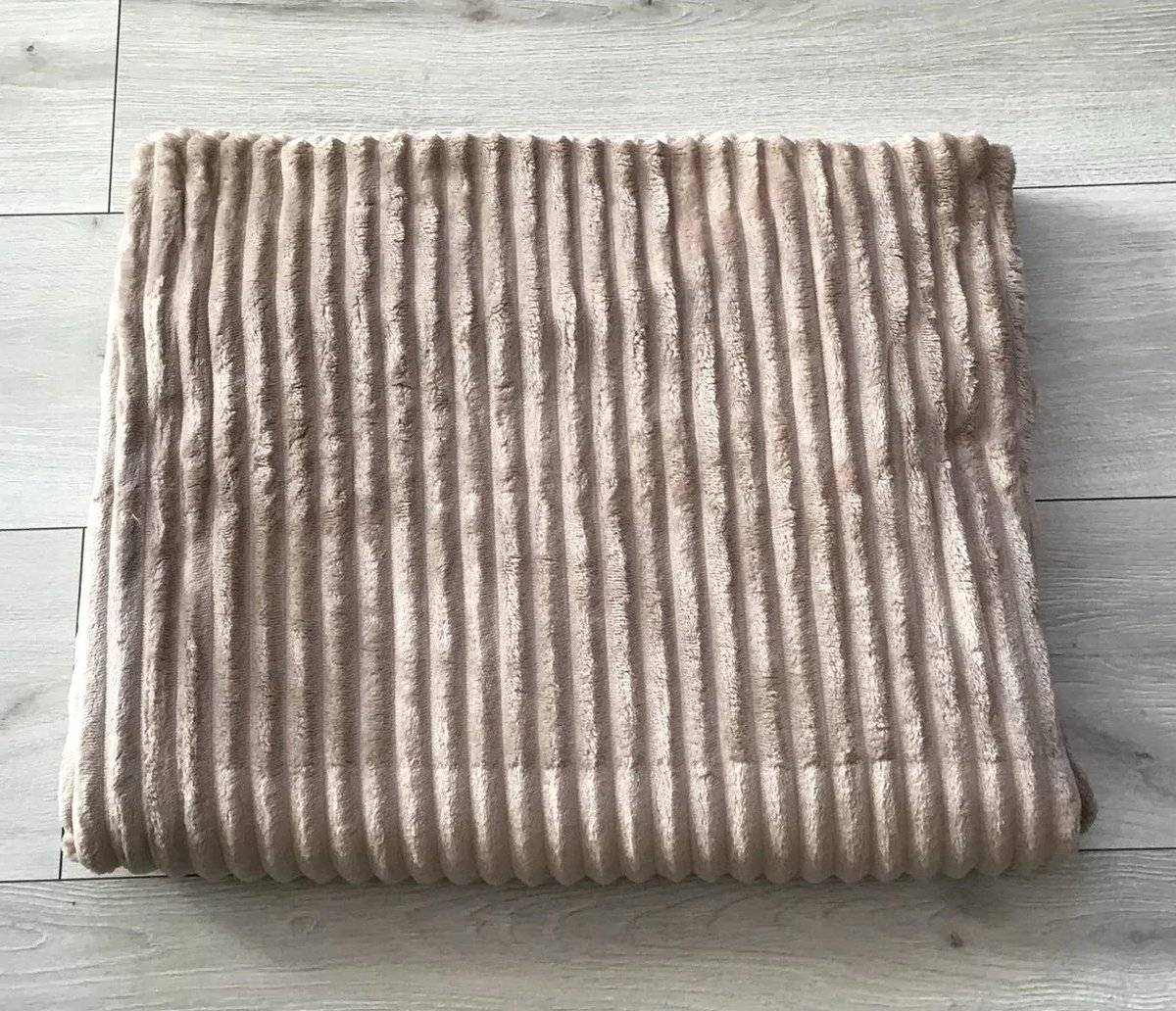 Zachte Beige Microvezel Plaid 220x200cm met Ribbelpatroon