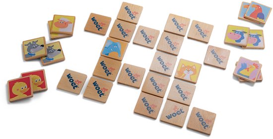 Houten speelgoedtegels met afbeeldingen van 'woet' logo en dieren zoals een olifant, leeuw, kat, kip en papegaai.