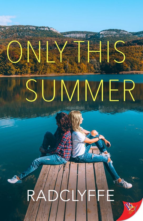 Twee jongeren zitten rug aan rug op een houten steiger aan een meer. Tekst: ONLY THIS SUMMER RADCLYFFE.