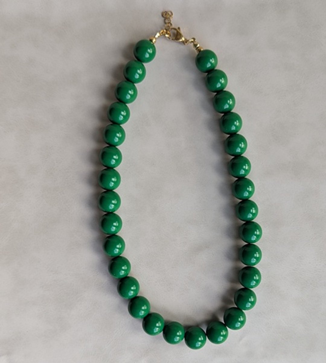 SWAN - halsketting - kralenketting - statement ketting - necklace - Pilion - grote kralen - acryl - 14mm - donkergroen - big beads - bold beads