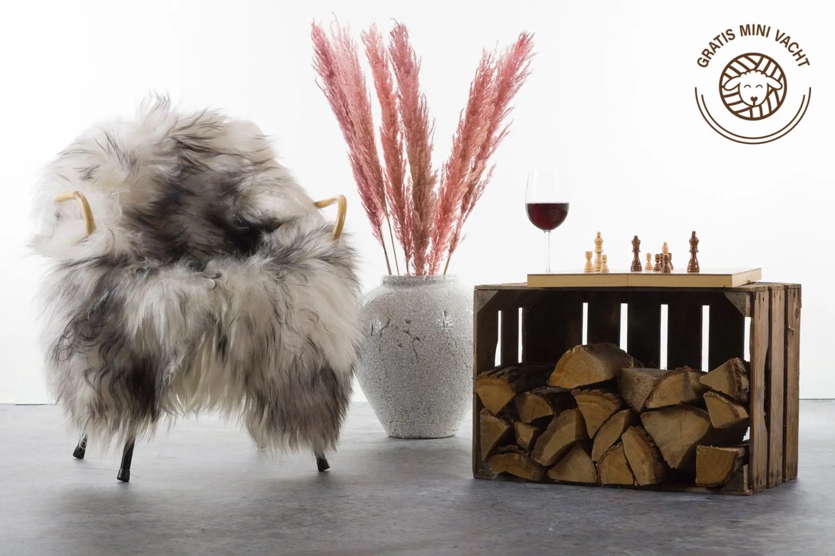 IJslandse zwart witte moeflon schapenvacht - zwart wit schapenvel -langharige decoratieve vacht - schaapsvacht stoel bank - bedeinde vloer slaapkamer bed - camperstoel camping