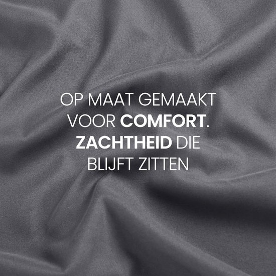 Grijze stof met tekst: OP MAAT GEMAAKT VOOR COMFORT. ZACHTHEID DIE BLIJFT ZITTEN.