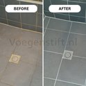 Grijze vloertegels met doucheputje voor en na reiniging. De voegen zijn vernieuwd.