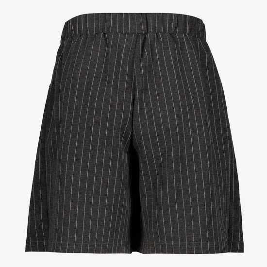 Donkergrijs rokje met elastische tailleband en fijne witte streepjes.