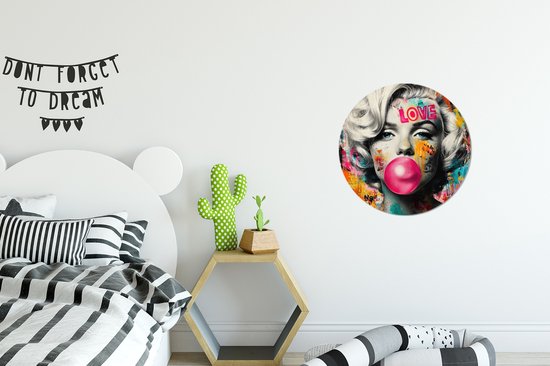 WallCircle - Wandcirkel - Muurcirkel - Vrouw - Kauwgom - Graffiti - Neonkleuren - Aluminium - Dibond - 30x30 cm - Binnen en Buiten