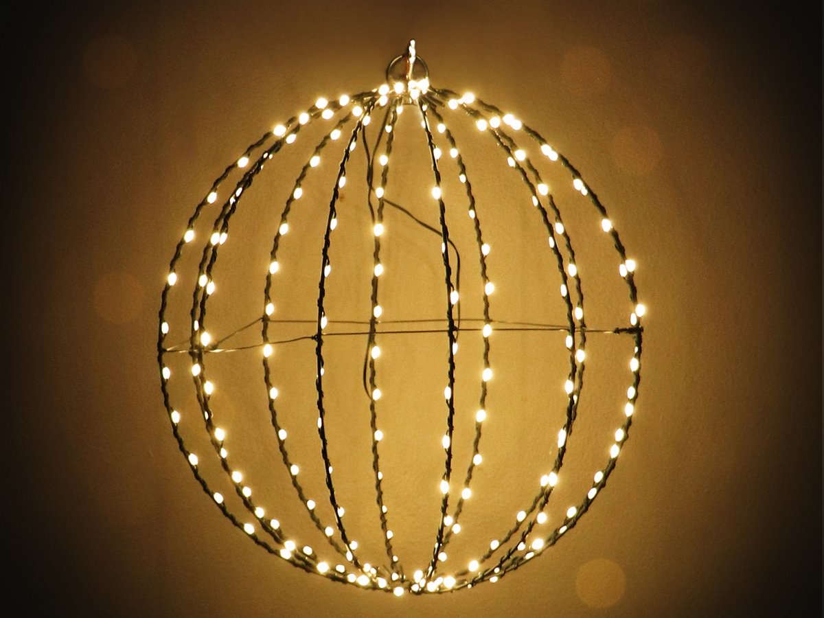 by Mooss - Kerstverlichting - Bal - Ø 50 cm - 216 led - Warm Wit - op Batterijen - Timer - Buitenverlichting - Decoratieve Verlichting - Ophangbaar