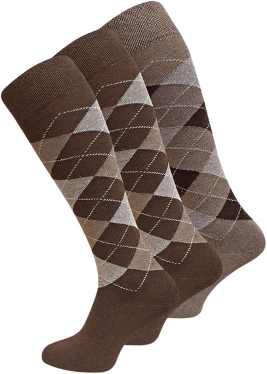 Drie paar bruine kniekousen voor heren met een klassiek argyle-ruitpatroon in verschillende bruintinten.