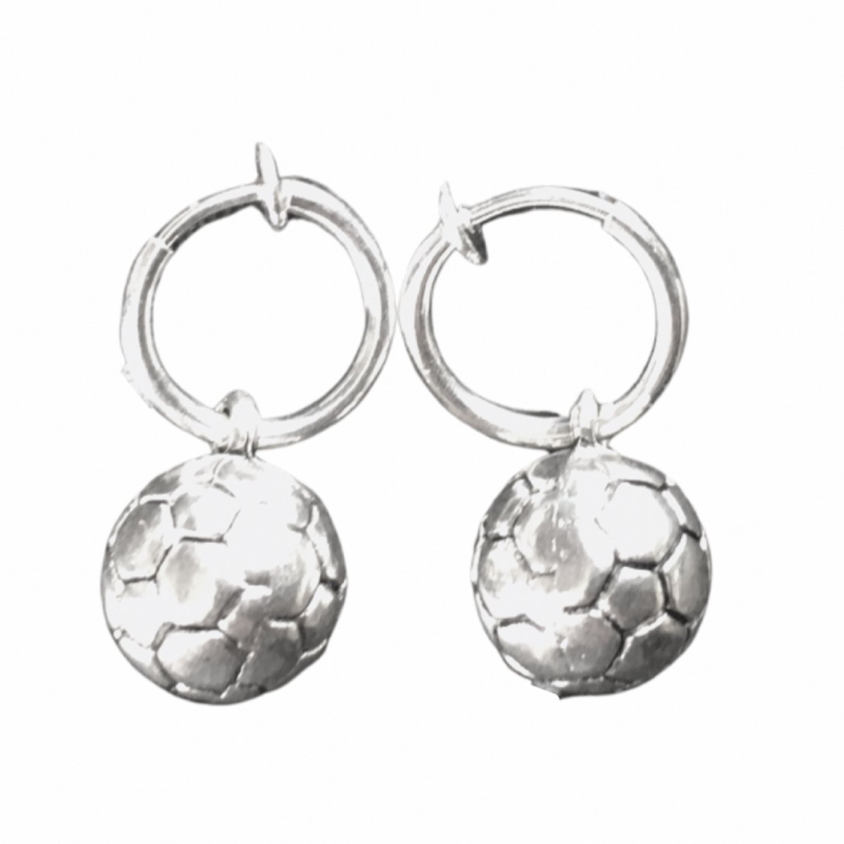 Klem oorringen voetbal zilverkleur 2 cm