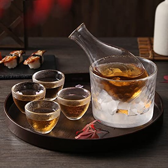 DUJUST Japanse Sake Set voor 4, Glazen Hamerpatroon met Gouden Rand, 1 Kristalheldere Sake Fles, 1 Sake Tank en 4 Sake Cups, Koud/Warm/Heet Sake Karaf, Speciale Japanse Geschenken Set - 6 stuks