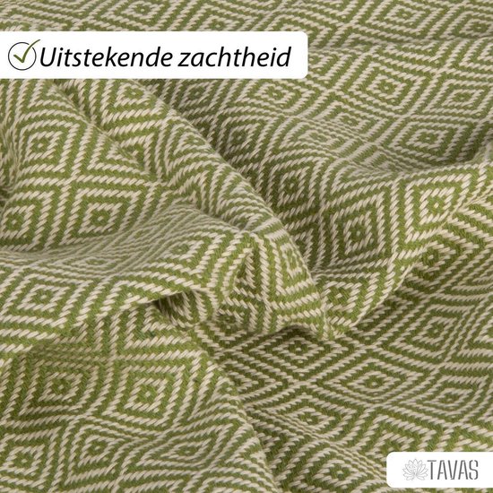 Detail van een groene hamamdoek met fijn wit ruitpatroon.