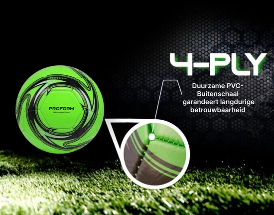 Lichtgevende groene voetbal met zwarte patronen, met detail van de naden. "4-PLY" tekst.