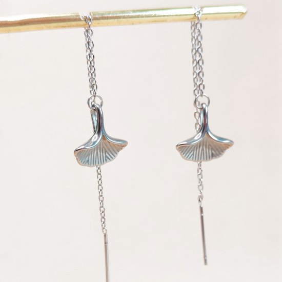 Ava & Imber Enfileur Gingko Argent | Boucles d'oreilles enfile-aiguille en acier inoxydable avec feuille de Ginkgo | Boucles d'oreilles imperméables