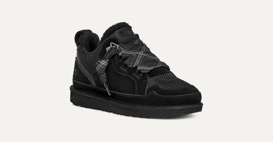 Zwarte UGG sneaker met suède en mesh, schapenvacht voering en gestreepte veters.