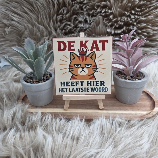 Wenstegel De Kat Heeft Hier Het Laatste Woord – Grappige Cadeautegel – Humor Decoratie voor Kattenliefhebbers – Trendy – Zomaar – Decoratie woonkamer – Decoratief Tegeltje met Standaard – Cadeau Idee