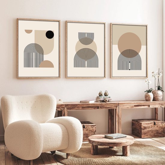 Trois œuvres d'art encadrées aux formes géométriques abstraites et arcs-en-ciel dans des tons beige, marron et crème.