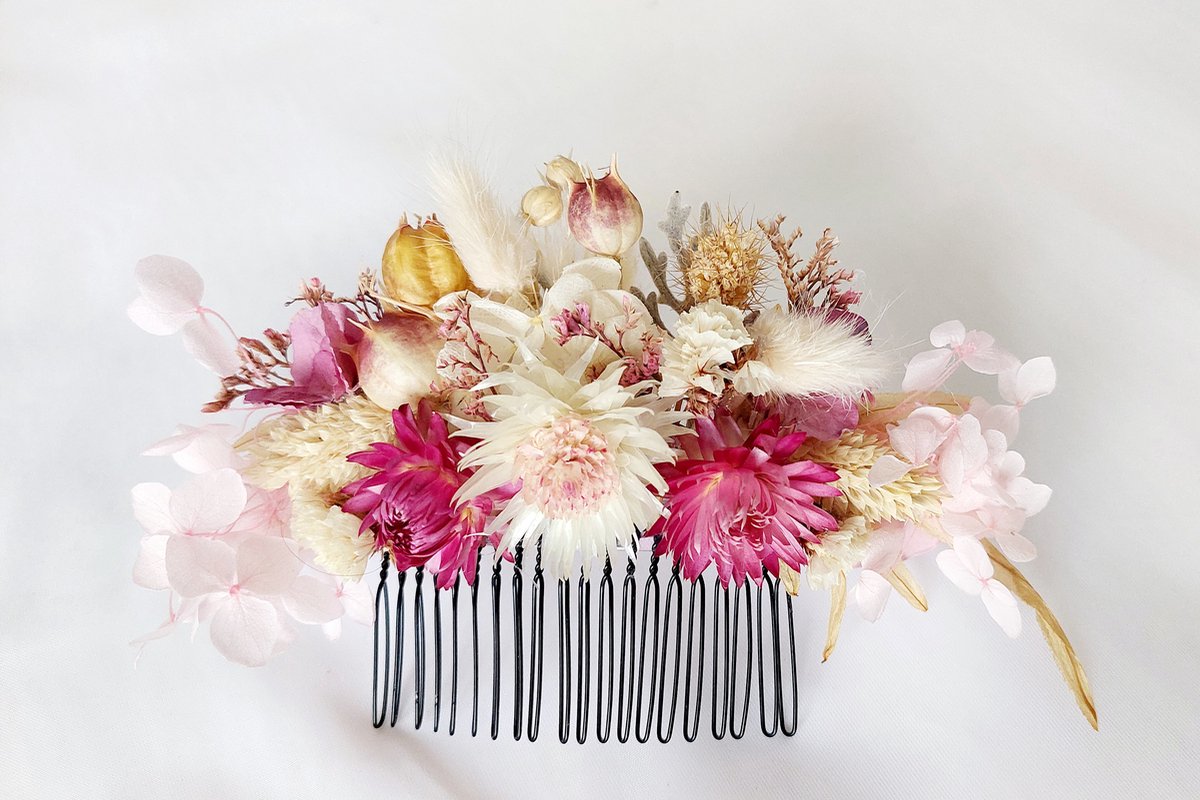 Modern en romantische bruidshaarkam, boho haaraccessoire met gedroogde en gestabiliseerde natuurlijke bloemen, voor boho bruiloft en feestelijke gelegenheid/ bruidsspeld