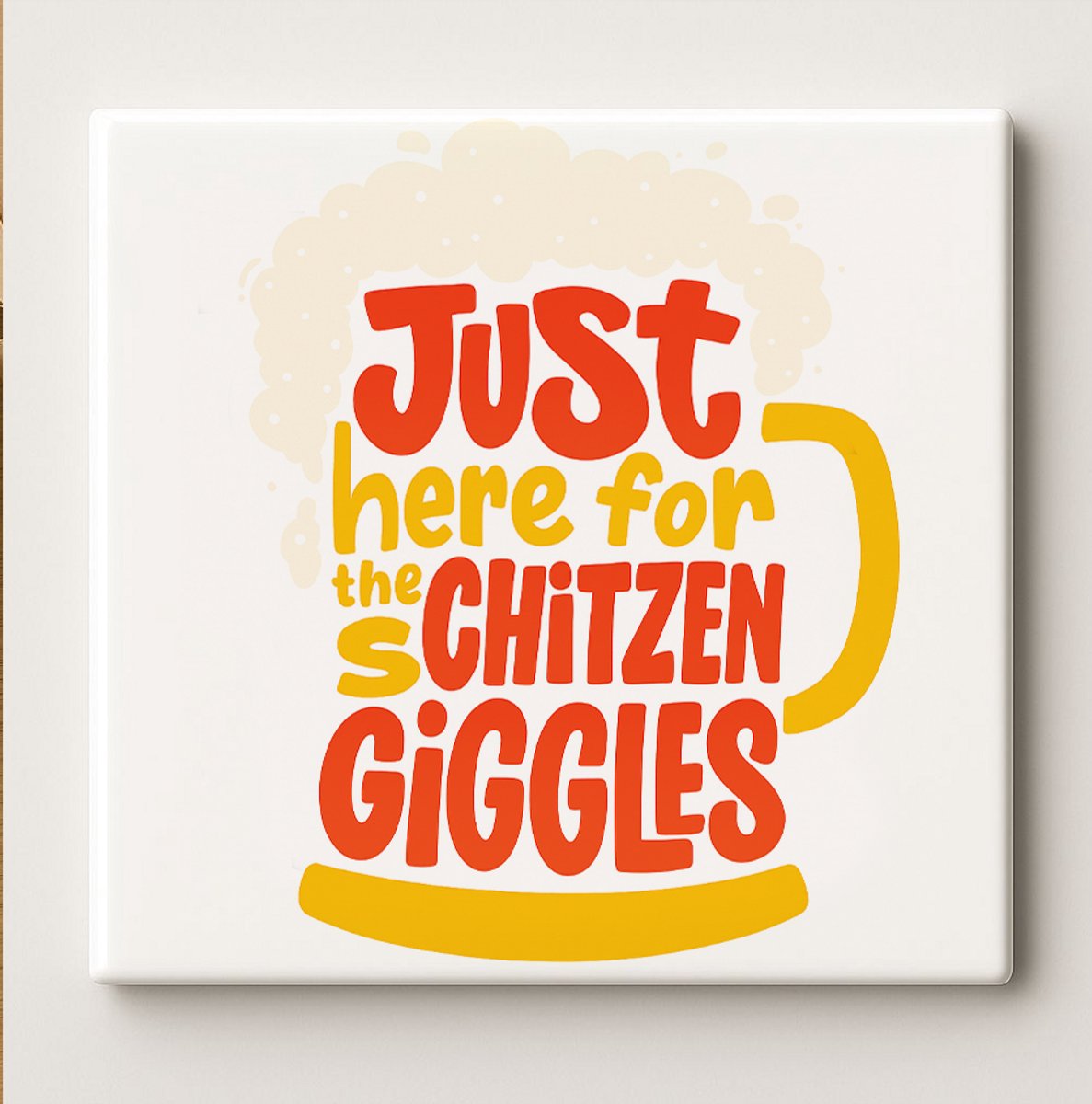 Nevolis Grappige Bier Quote Tegel “Just Here for the Schitzen Giggles” – 15x15 cm Keramische Muurtegel – Humoristische Bardecoratie, Perfect Cadeau voor Bierliefhebbers Multi Color