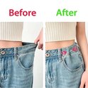 Vergelijking voor en na het gebruik van clips om de taille van jeans te verkleinen.
