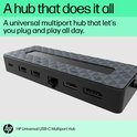 HP Universele USB-C Multipool Hub met ruitpatroon en diverse poorten: HDMI, Ethernet, USB.