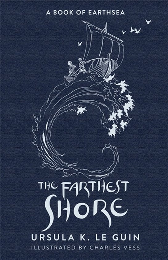 Livre 'The Farthest Shore' avec illustration d'un bateau sur les vagues. Bleu foncé avec impression blanche.