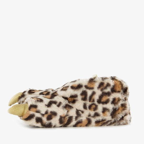 Beige pantoffel met panterprint en gouden klauwen.