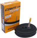 Oranje Conti Tube Race 28 (700C) doos naast een opgerolde zwarte fietsband met gele ventieldop.