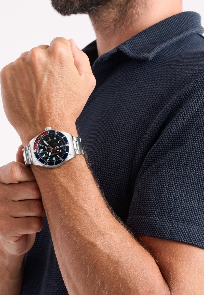 Nautica Finn Wereld Quartz Analoog Horloge Gunmetal En Blauw Behuizing: 100% Rvs , Armband: 100% Rvs 44 NAPFWS503