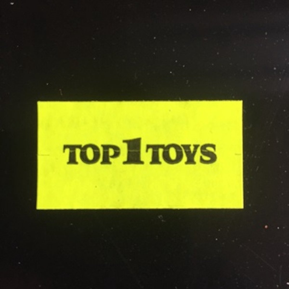 Etiket 37x19mm fluor geel - afneembaar - met bedrukking TOP 1 TOYS - 25 rollen per doos - 1000 etiketten op een rol - Etiket voor prijstang - Prijstangetiket