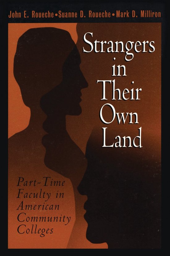 Couverture du livre avec les silhouettes de trois têtes et le titre 'Strangers in Their Own Land'.