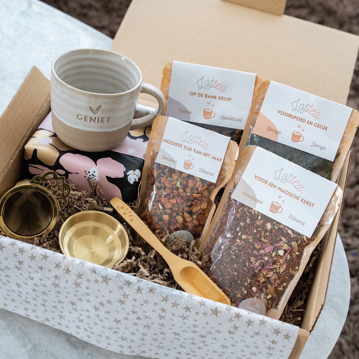 Lottea Giftbox Super Deluxe 'Geniet van deze Kerst' - kerstcadeau, kerst cadeau, kerstcadeaus, kerstpakket, cadeaupakket, thee cadeau, theepakket, thee pakket, thee cadeaupakket, kerstpakket dames